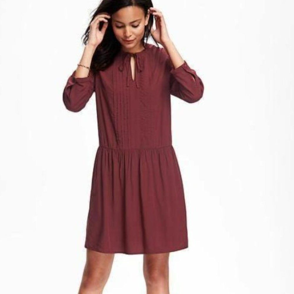Old Navy Pleated Tie Neck Swing Dress Berry Size Medium